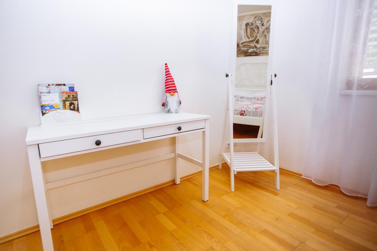 Beautiful Apartment In Central Residence Prága Kültér fotó