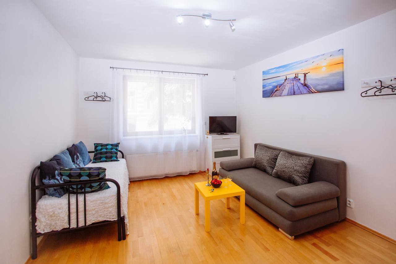 Beautiful Apartment In Central Residence Prága Kültér fotó