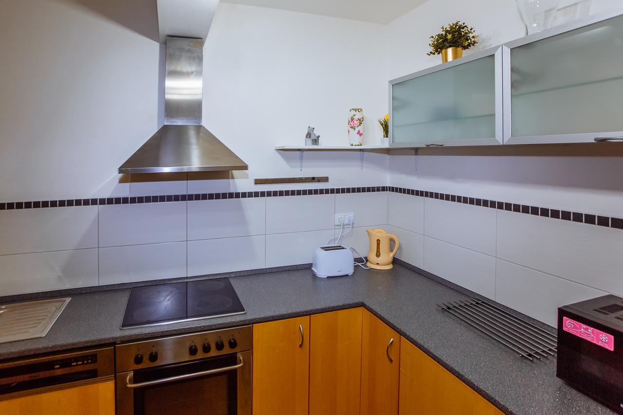 Beautiful Apartment In Central Residence Prága Kültér fotó