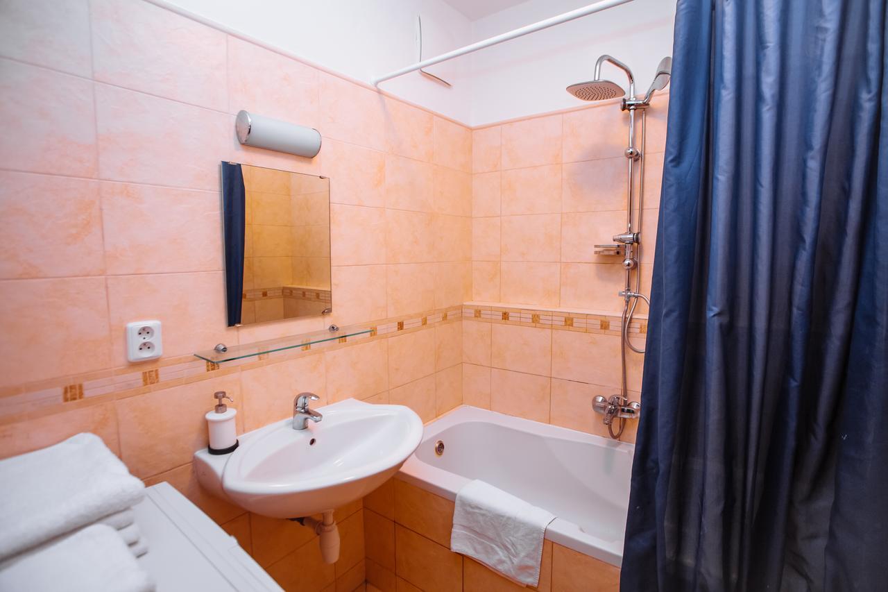 Beautiful Apartment In Central Residence Prága Kültér fotó