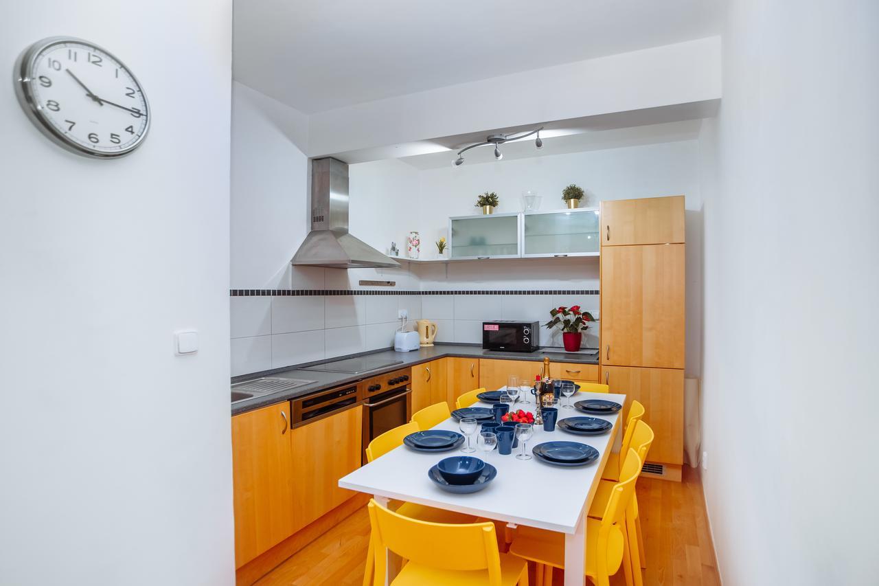 Beautiful Apartment In Central Residence Prága Kültér fotó